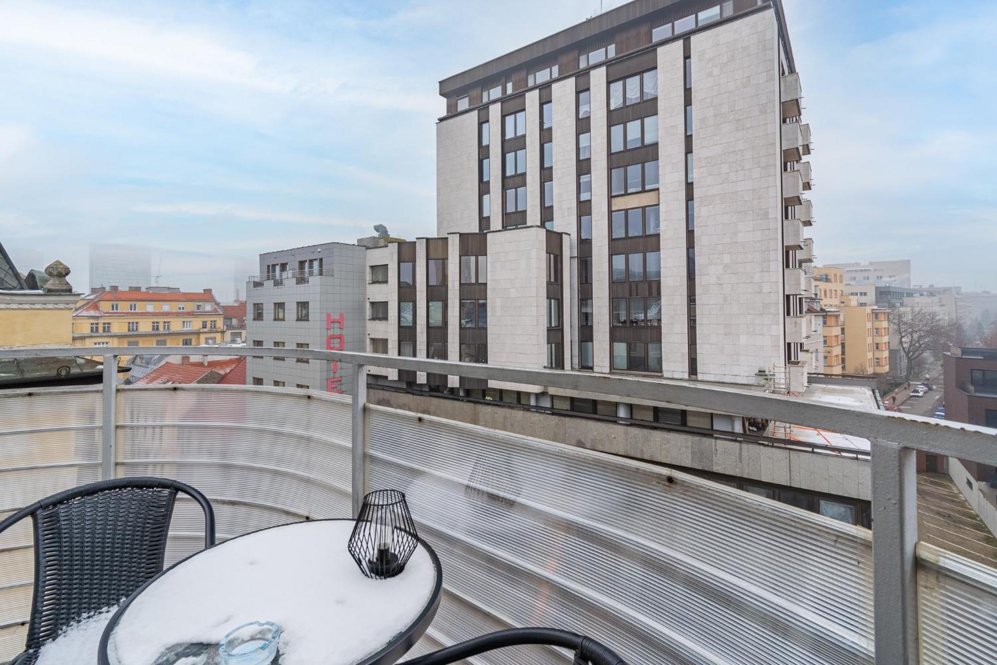 Natural-Style Apartment In The Centre Of 브라티슬라바 외부 사진