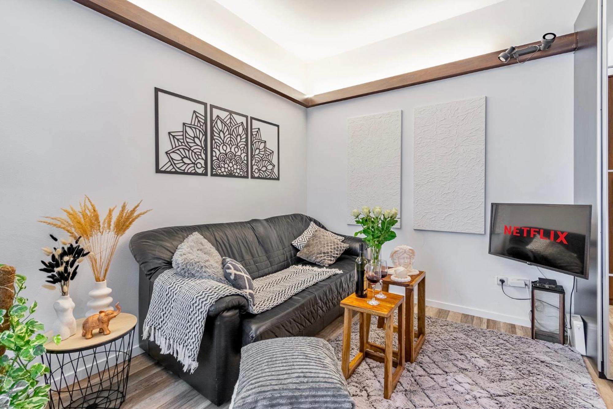 Natural-Style Apartment In The Centre Of 브라티슬라바 외부 사진