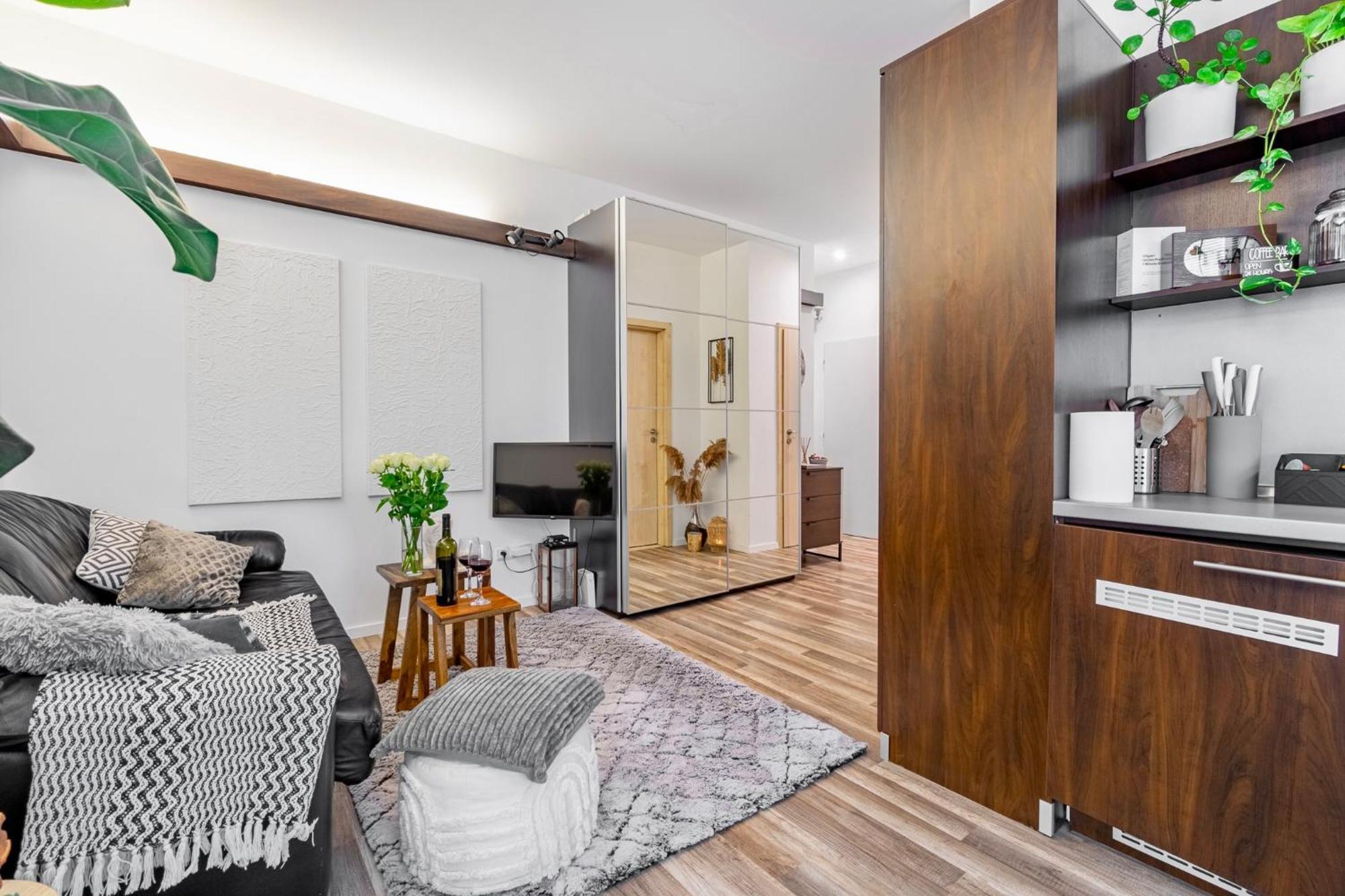 Natural-Style Apartment In The Centre Of 브라티슬라바 외부 사진