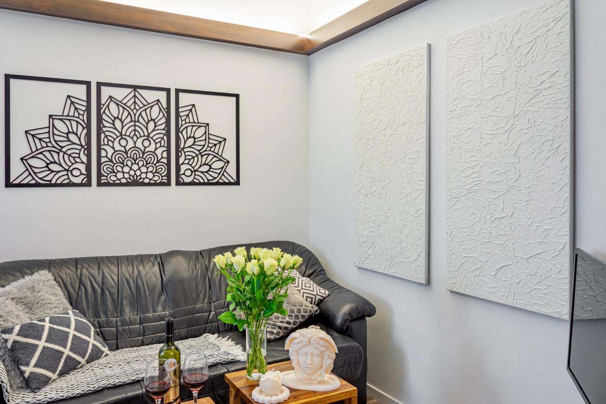 Natural-Style Apartment In The Centre Of 브라티슬라바 외부 사진
