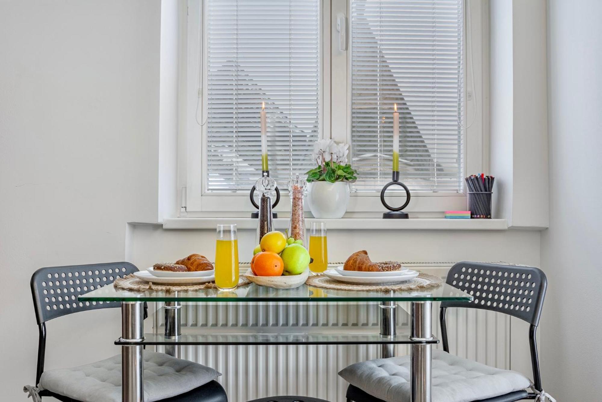 Natural-Style Apartment In The Centre Of 브라티슬라바 외부 사진