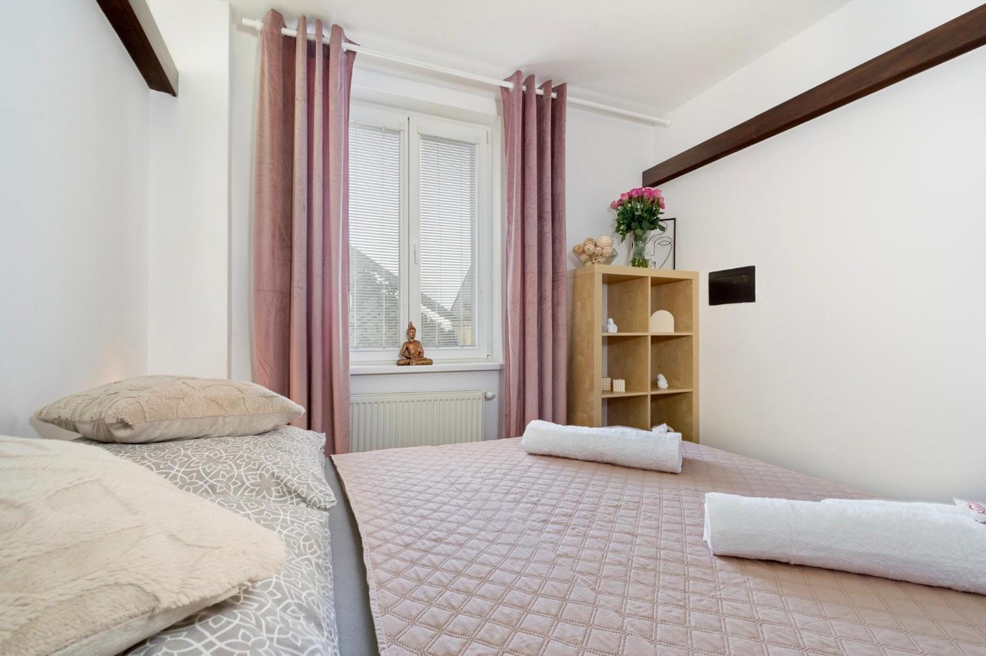 Natural-Style Apartment In The Centre Of 브라티슬라바 외부 사진