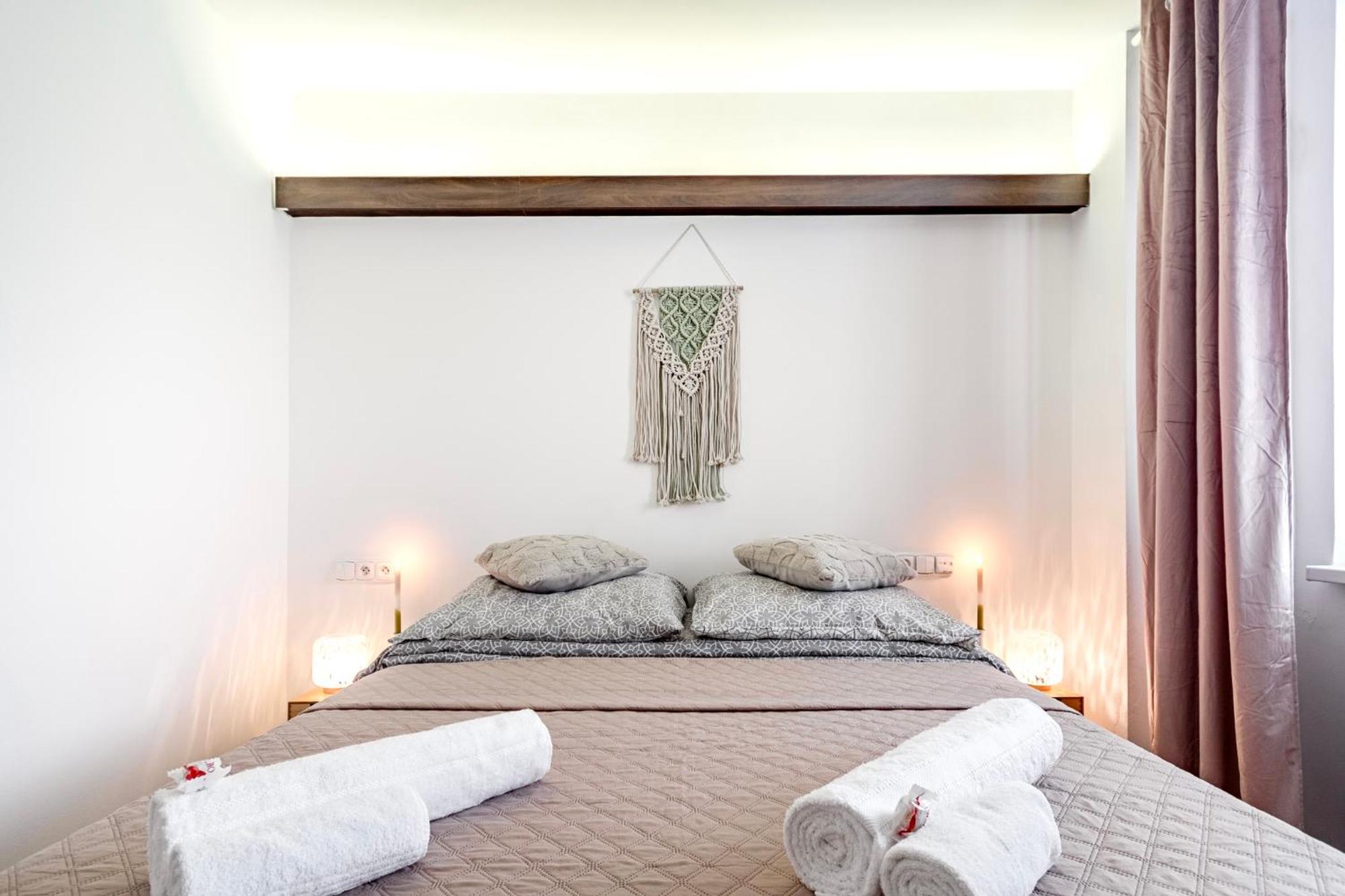 Natural-Style Apartment In The Centre Of 브라티슬라바 외부 사진